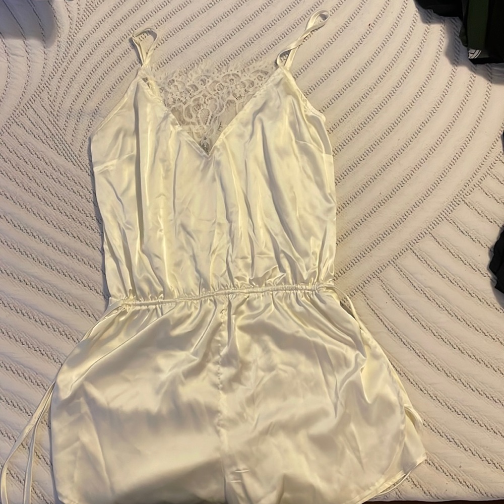 Lulus white pjs